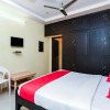 Отель OYO 14207 Royal Residential Lodge, фото 16