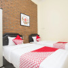 Отель OYO 952 Annisa Syariah Guest House, фото 4