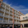 Отель Americana Condos 10th street, фото 17