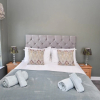 Отель Seaside Cottage Moments From Ryde s Golden Sands Sleeps 4, фото 12