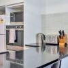 Отель Spacious 2 Bedroom CBD Apt, фото 15