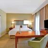 Отель Hampton Inn & Suites Charleston Airport, фото 4