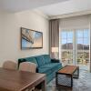 Отель Embassy Suites by Hilton Charleston Harbor Mt. Pleasant, фото 4