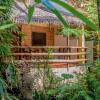 Отель Bamboo Bungalows на острове Боракае