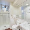 Отель New Listing! Modern Eaglewood Townhome W/ Hot Tub 3 Bedroom Townhouse, фото 8