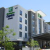 Отель Holiday Inn Express & Suites San Diego - Mission Valley в Сан-Диего