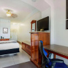 Отель La Quinta Inn & Suites by Wyndham South Padre Island Beach, фото 3
