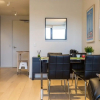 Отель Modern 1 Bedroom in Tranquil Parklands, фото 5