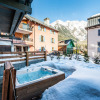 Отель DOUKA - Upscale chalet with hot tub, фото 4