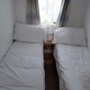 Отель 2 bed Caravan Approx 10 Mins From Beach Suzie 2, фото 6