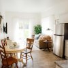 Отель AndersonLane Garden Suite l Beach Access I Kitchen в Брентвуд-Бее