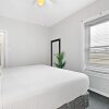 Отель 1BR Apt with King Bed in Rogers Park, фото 2