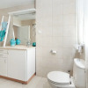 Отель Bright and Charming 1BR Apt Near Shore, фото 9