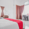Отель RedDoorz Syariah near Arafah Hospital Jambi, фото 13