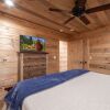 Отель Hawkeye Ridge 3 Bedroom Cabin by Redawning, фото 13