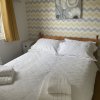 Отель 2 Bedroom Cabin Sleeps 5 Snowdonia North Wales, фото 6