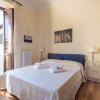 Отель Charming 2bed Apt Overlooking Duomo, фото 1