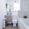 Отель Stunning 2-bed Apartment With Allocated Parking, фото 10