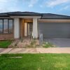 Отель Resortstyle 4BR House With Parking@werribee, фото 1