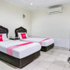 Отель OYO 90376 Centre Point Hotel, фото 35
