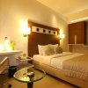 Отель OYO Premium Andheri East Seepz, фото 6