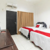Отель RedDoorz near Bahu Mall Manado, фото 4