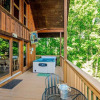 Отель Bear Country Cabin, 2 Bedrooms, Sleeps 6, Private, Foosball, Hot Tub, фото 12