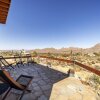 Отель Jensen House - Incredible Desert Views 2 Bedroom Home by RedAwning, фото 12