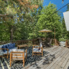 Отель Trobele 3 Bedroom Home by NW Comfy Cabins by RedAwning, фото 11