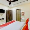 Отель OYO RJT103 Hotel Blue Leaf, фото 1