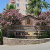 Отель Megas Hotel, фото 1