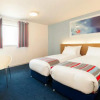 Отель Travelodge Cardiff Central Queen Street, фото 4