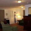 Отель Golden Knight Inn and Suites в Лоди