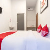 Отель RedDoorz @ Jalan Asia Medan, фото 3