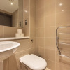 Отель Spacious 2 Bed - Battersea High Street, фото 11