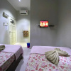 Отель OYO 91002 D Qamar Motel, фото 4