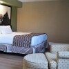 Отель Red Maple inn and suites, фото 4