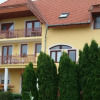 Отель Hévíz Yellow Apartmenthouse, фото 1