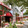 Отель Hôtel Mercure Saint Quentin en Yvelines Centre в Монтиньи ле Бретоне