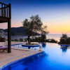 Отель Korsan Tas Bahce - Stylish 3 Bed Villa Sea Views, фото 1