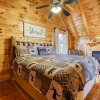 Отель Cozy Bear 2 Bedroom Cabin, фото 2