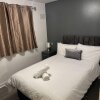 Отель Remarkable 2-bed Apartment in Wolverhampton, фото 3