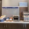 Отель Holiday Inn Express And Suites Toronto Airport Sou, фото 39