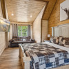Отель Hilltop Dreamin' 4 Bedroom Cabin by RedAwning, фото 7