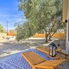 Отель Modern Joshua Tree Bungalow With Fire Pit & Bbq!, фото 11