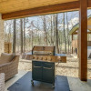 Отель Chic Forest Hideaway in Broken Bow w/ Hot Tub, фото 13