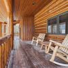 Отель The Wicker Creel Cabin 4 Bedroom Cabin by Redawning, фото 16