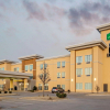 Отель La Quinta Inn & Suites by Wyndham Weatherford OK, фото 1