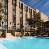Отель Holiday Inn Select North Dallas в Фармерс-Бранче