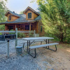 Отель Return To Me, 3 Bedrooms, Sleeps 9, Pool Table, Hot Tub, Gas Fireplace, фото 19